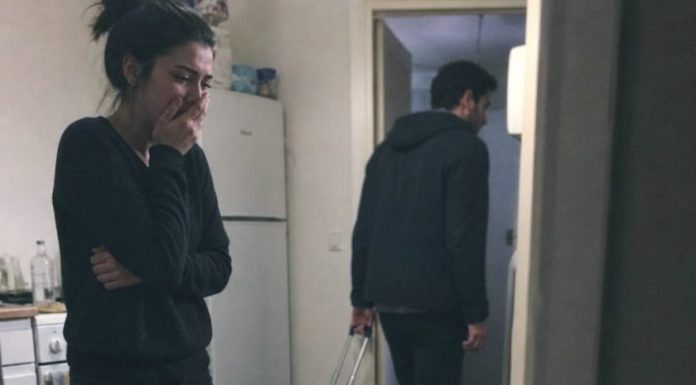 Muž je ubacio moj pozitivan test za trudnoću u čašu vode i rekao: “Neka se namoči, kao i tvoja laž. Ja sam napravio vazektomiju.”