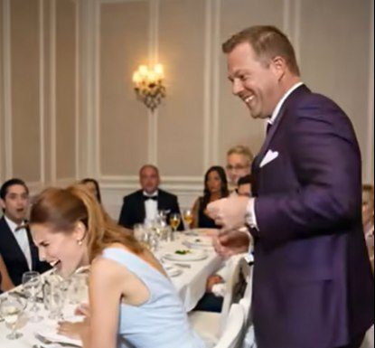 Na porodičnoj proslavi moj zet je naglo povukao moju kćerku za kosu jer je uradila „nešto pogrešno“, a njegov otac i gosti su ga čak podržali riječima: „Žena mora znati svoje mjesto.“ 🤦♀️