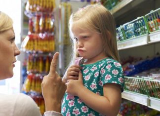 Uz ovaj trik se dete nikad neće u besu bacati po prodavnici: Mama otkrila šta ju je spaslo muka