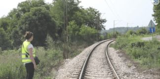Majka (32) se sa kćerkom (2) bacila pod voz, otkrivena potresna oproštajna poruka: Svekrva i svekar su joj 0v0 radili djeci, a nju su svaki dan.. Majka (32) se sa kćerkom (2) bacila pod voz, otkrivena potresna oproštajna poruka: Svekrva i svekar su joj 0v0 radili djeci, a nju su svaki dan.. - featured image