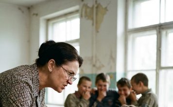 Učiteljica htela da izbaci dečaka jer stalno spava na času: Kad je saznala istinu, zanemela je od šoka