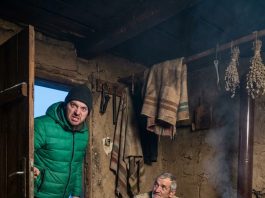 Godinama sam lomio kičmu po bečkim skelama, živeo na pašteti i starom hlebu, štedeći svaki prokleti samo da bih u svom selu podigao dvorac.