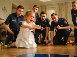 Mala devojčica je pozvala policiju zbog zvukova ispod kreveta — otkriće je iznenadilo sve. Mala devojčica je pozvala policiju zbog zvukova ispod kreveta — otkriće je iznenadilo sve. - featured image