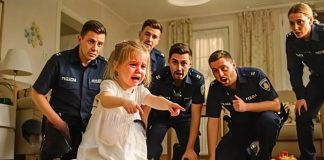 Mala devojčica je pozvala policiju zbog zvukova ispod kreveta — otkriće je iznenadilo sve. Mala devojčica je pozvala policiju zbog zvukova ispod kreveta — otkriće je iznenadilo sve. - featured image