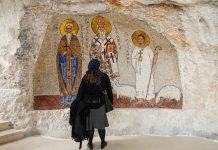 Biljana iz Smedereva je punih 40 dana provela pod Ostrogom: Spavala je na drvenim daskama i jela 2 puta dnevno, a ono što joj se desilo nikad neće zaboraviti Biljana iz Smedereva je punih 40 dana provela pod Ostrogom: Spavala je na drvenim daskama i jela 2 puta dnevno, a ono što joj se desilo nikad neće zaboraviti - featured image