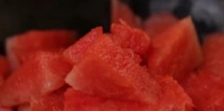 Ove bolesti liječi lubenica: Kada čujete spisak najtežih, jest ćete je dok vam ne bude muka! (FOTO) Ove bolesti liječi lubenica: Kada čujete spisak najtežih, jest ćete je dok vam ne bude muka! (FOTO) - featured image