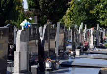 Evo šta treba da radite sa PEŠKIROM koji dobijete na SAHRANI: Sveštenici konačno razjasnili veliku dilemu