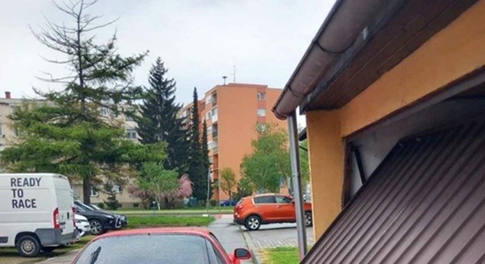 PARKIRAO ISPRED TUĐE GARAŽE I MISLIO DA ĆE PROĆI KAŽNJENO: Vlasnik mu je ostavio poruku koju Varaždin dugo neće zaboraviti