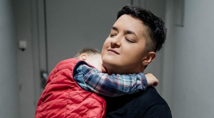 “Visokoobrazovana žena sa mužem i detetom” Evo ko je surogat majka sina Marije Šerifović