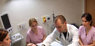 Dok je mijenjao zavoje mladoj ženi koja je više od pet mjeseci bila u komi, ljekar je sa užasom primijetio da joj je stomak iz dana u dan sve veći. Kada su provjerili rezultate nalaza, ljekari su ostali potpuno šokirani 😲😱 Dok je mijenjao zavoje mladoj ženi koja je više od pet mjeseci bila u komi, ljekar je sa užasom primijetio da joj je stomak iz dana u dan sve veći. Kada su provjerili rezultate nalaza, ljekari su ostali potpuno šokirani 😲😱 - featured image