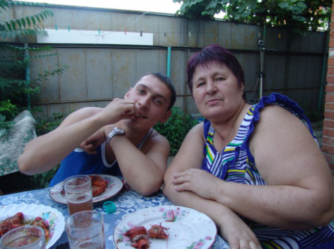 Kad sam vidjela s kim moj sin vara snaju zanjemila sam od sramote: Nisam smjela na kapiju od bruke, a onda sam riješila sve u 1 potezu - featured image Kad sam vidjela s kim moj sin vara snaju zanjemila sam od sramote: Nisam smjela na kapiju od bruke, a onda sam riješila sve u 1 potezu - featured image