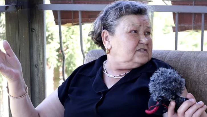 “Čuvala sam BAČENU BEBU i pazila je 6 godina, a onda su je njeni roditelji UKRALI iz dvorišta”: Posle 15 godina BOLA ova žena iz Bosne je primila poziv koji joj je promenio ŽIVOT - featured image “Čuvala sam BAČENU BEBU i pazila je 6 godina, a onda su je njeni roditelji UKRALI iz dvorišta”: Posle 15 godina BOLA ova žena iz Bosne je primila poziv koji joj je promenio ŽIVOT - featured image