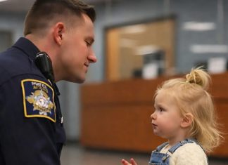Mala devojčica došla je u policijsku stanicu da prizna ozbiljan zločin, ali ono što je rekla potpuno je šokiralo policajca. Mala devojčica došla je u policijsku stanicu da prizna ozbiljan zločin, ali ono što je rekla potpuno je šokiralo policajca. - featured image