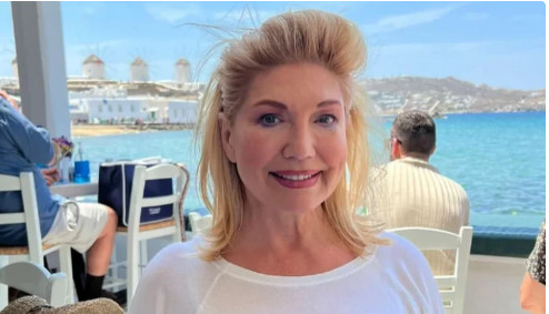 Suzana Mančić se skinula u sedmoj deceniji! TIJELO BEZ FILTERA I UREĐIVANJA! “Sve staro, visi, kako je nije stid unučadi i djece…” Suzana Mančić se skinula u sedmoj deceniji! TIJELO BEZ FILTERA I UREĐIVANJA! “Sve staro, visi, kako je nije stid unučadi i djece…” - featured image