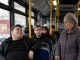 U autobusu, arogantni mladić ne samo da je odbio da ustupi svoje mjesto starijoj ženi, već je i demonstrativno stavio nogu na sjedalo – ali definitivno nije očekivao ovakvu kaznu 😨😱 U autobusu, arogantni mladić ne samo da je odbio da ustupi svoje mjesto starijoj ženi, već je i demonstrativno stavio nogu na sjedalo – ali definitivno nije očekivao ovakvu kaznu 😨😱 - featured image
