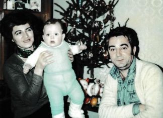Davne 1977. policajac iz Beograda je u liftu pronašao smotuljak: Iz ćebeta uzeo bebu Milana, posle 47 godina kreće agonija Davne 1977. policajac iz Beograda je u liftu pronašao smotuljak: Iz ćebeta uzeo bebu Milana, posle 47 godina kreće agonija - featured image