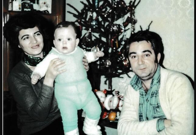Davne 1977. policajac iz Beograda je u liftu pronašao smotuljak: Iz ćebeta uzeo bebu Milana, posle 47 godina kreće agonija - featured image Davne 1977. policajac iz Beograda je u liftu pronašao smotuljak: Iz ćebeta uzeo bebu Milana, posle 47 godina kreće agonija - featured image