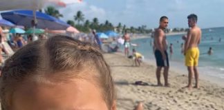 Nevino šaputanje moje kćeri o mom mužu i ujaku Jimu preokrenulo je naš odmor naglavačke Nevino šaputanje moje kćeri o mom mužu i ujaku Jimu preokrenulo je naš odmor naglavačke - featured image
