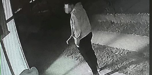 P0TRESN0! Marija iz Smedereva objavila snimak sa komšijine kamere, želi da ovo vide svi: “Nisam očekivala taj potez, pa ona je maIoljetna, s leđa je na siIu..” P0TRESN0! Marija iz Smedereva objavila snimak sa komšijine kamere, želi da ovo vide svi: “Nisam očekivala taj potez, pa ona je maIoljetna, s leđa je na siIu..” - featured image