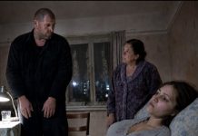 Očajna majka pustila je u kuću čovjeka kojeg je selo smatralo opasnim, a ono što se zatim desilo promijenilo je sve što su mislili o njemu Očajna majka pustila je u kuću čovjeka kojeg je selo smatralo opasnim, a ono što se zatim desilo promijenilo je sve što su mislili o njemu - featured image