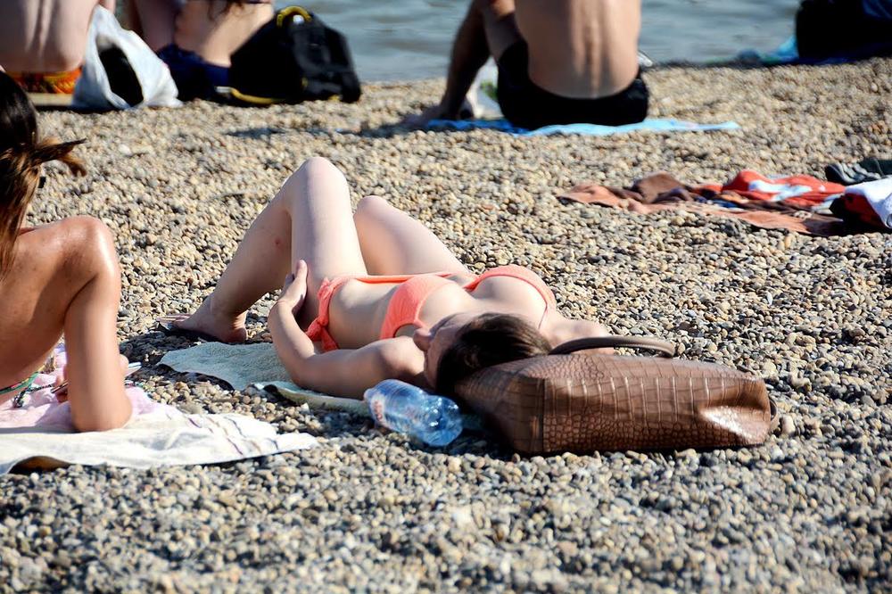 “OTIŠLA SAM NA NUDISTIČKU PLAŽU NA ADI CIGANLIJI I POBEGLA POSLE POLA SATA” Kad je videla šta muškarci rade zaledila sam se…. - featured image “OTIŠLA SAM NA NUDISTIČKU PLAŽU NA ADI CIGANLIJI I POBEGLA POSLE POLA SATA” Kad je videla šta muškarci rade zaledila sam se…. - featured image