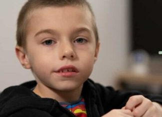 RANl ZNACl AUTlZMA K0JE R0DITELJI ČESTO ZANEMARUJU: 1. simptomi vide se već pri odlasku na spavanje i tokom obroka RANl ZNACl AUTlZMA K0JE R0DITELJI ČESTO ZANEMARUJU: 1. simptomi vide se već pri odlasku na spavanje i tokom obroka - featured image