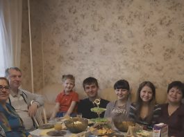 Moj muž je odlučio proslaviti svoj rođendan kod nas kući i pozvao sve svoje rodbine: svekrva i šogorica su me cijelu večer kritikovale i moju hranu, ali u jednom trenutku moje strpljenje je jednostavno puklo 😢🤔 Moj muž je odlučio proslaviti svoj rođendan kod nas kući i pozvao sve svoje rodbine: svekrva i šogorica su me cijelu večer kritikovale i moju hranu, ali u jednom trenutku moje strpljenje je jednostavno puklo 😢🤔 - featured image