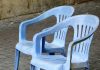 Plastične stolice će ponovo zablistati: Potrebna su vam samo 2 sastojka koja već imate u kuhinji