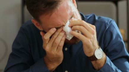 Mihajlo je uhvatio suprugu sa svojim ocem u krevetu: Pažljivo je izašao iz kuće, a onda smislio najbolju osvetu ikad - featured image Mihajlo je uhvatio suprugu sa svojim ocem u krevetu: Pažljivo je izašao iz kuće, a onda smislio najbolju osvetu ikad - featured image