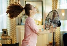 Prestanite da ga usmeravate u sebe: Ventilator hladi duplo bolje kad ga okrenete ovako, ne da radi zabadava