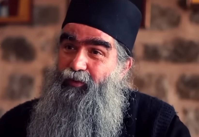 Tri stvari u kući od kojih se đavoli tresu: Ako ovo imate u kući, nečiste sile vas nikad neće posetiti, tvrdi otac Rafailo - featured image Tri stvari u kući od kojih se đavoli tresu: Ako ovo imate u kući, nečiste sile vas nikad neće posetiti, tvrdi otac Rafailo - featured image