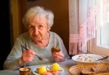 SVEKRVA JE DOŠLA KOD NAS NA VEČERU, A ZBOG ONOG ŠTO JE URADILA IZBACILA SAM JE IZ KUĆE: Muž je sad ljut na mene – ŠTA VI MISLITE? SVEKRVA JE DOŠLA KOD NAS NA VEČERU, A ZBOG ONOG ŠTO JE URADILA IZBACILA SAM JE IZ KUĆE: Muž je sad ljut na mene – ŠTA VI MISLITE? - featured image