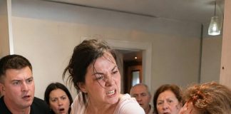 Drugog jutra nakon vjenčanja svekrva mi je pružila suhu kajzericu i otvorenu teglicu ljutog ajvara. – Ti ćeš jesti u kuhinji. U našoj kući nova snaha ne sjeda za stol sa starijima. Drugog jutra nakon vjenčanja svekrva mi je pružila suhu kajzericu i otvorenu teglicu ljutog ajvara. – Ti ćeš jesti u kuhinji. U našoj kući nova snaha ne sjeda za stol sa starijima. - featured image