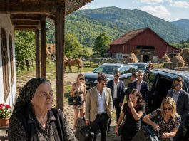 Kupila sam seosko imanje kako bih mirno provela mirovinu, ali moj je sin htio dovesti cijelu ekipu i rekao mi: „Ako ti ne odgovara, vrati se u grad.” Nisam rekla ništa. Ali kad su stigli, vidjeli su iznenađenje koje sam im pripremila. Kupila sam seosko imanje kako bih mirno provela mirovinu, ali moj je sin htio dovesti cijelu ekipu i rekao mi: „Ako ti ne odgovara, vrati se u grad.” Nisam rekla ništa. Ali kad su stigli, vidjeli su iznenađenje koje sam im pripremila. - featured image