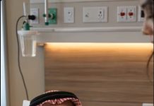 Bolesni šejh je nastavio da otpušta medicinske sestre koje su trebale da brinu o njegovom zdravlju, sve dok jednog dana jednostavna mlada žena nije ušla u njegovu bolničku sobu i uradila nešto što ga je ostavilo bez teksta prvi put nakon veoma dugo vremena. 😱 😱 Bolesni šejh je nastavio da otpušta medicinske sestre koje su trebale da brinu o njegovom zdravlju, sve dok jednog dana jednostavna mlada žena nije ušla u njegovu bolničku sobu i uradila nešto što ga je ostavilo bez teksta prvi put nakon veoma dugo vremena. 😱 😱 - featured image