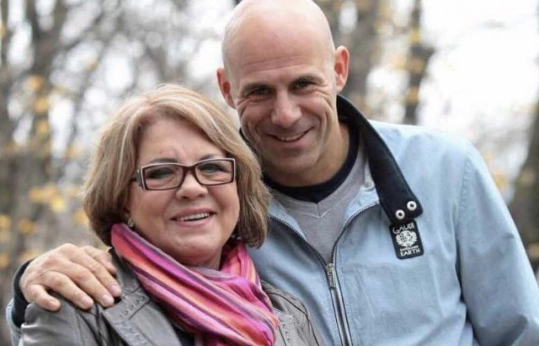 Šemsa Suljaković pokazala mišićavog mačora – Ijubav svog života: Fotografija prikupila više od 18 hiljada lajkova, snažan mlad i nasmijan pored Šemse stoji on - featured image Šemsa Suljaković pokazala mišićavog mačora – Ijubav svog života: Fotografija prikupila više od 18 hiljada lajkova, snažan mlad i nasmijan pored Šemse stoji on - featured image