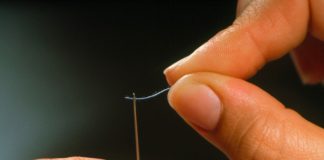 Četiri MILIONA ljudi ZAPREPASTIO je snimak koji pokazuje da cijeli život POGREŠNO uvlače konac u iglu! A možemo to da uradimo za SEKUND i to SMIJEŠNO lako Četiri MILIONA ljudi ZAPREPASTIO je snimak koji pokazuje da cijeli život POGREŠNO uvlače konac u iglu! A možemo to da uradimo za SEKUND i to SMIJEŠNO lako - featured image
