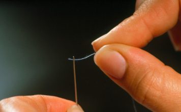 Četiri MILIONA ljudi ZAPREPASTIO je snimak koji pokazuje da cijeli život POGREŠNO uvlače konac u iglu! A možemo to da uradimo za SEKUND i to SMIJEŠNO lako Četiri MILIONA ljudi ZAPREPASTIO je snimak koji pokazuje da cijeli život POGREŠNO uvlače konac u iglu! A možemo to da uradimo za SEKUND i to SMIJEŠNO lako - featured image