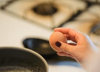 Voda u kojoj se kuhalo jaje je čisto zlato za jednu stvar u kući: Nikada je više nećete prosuti u sudoperu Voda u kojoj se kuhalo jaje je čisto zlato za jednu stvar u kući: Nikada je više nećete prosuti u sudoperu - featured image