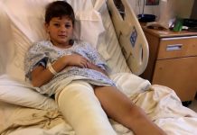 Otišla sam u bolnicu da se brinem o sinu koji je imao slomljenu nogu, ali medicinska sestra mi je krišom gurnula komadić papira u ruku i šapnula: „Laže. Provjerite kameru iz sobe u 3 ujutro.“ 😰😨 Otišla sam u bolnicu da se brinem o sinu koji je imao slomljenu nogu, ali medicinska sestra mi je krišom gurnula komadić papira u ruku i šapnula: „Laže. Provjerite kameru iz sobe u 3 ujutro.“ 😰😨 - featured image