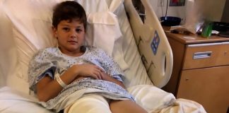 Otišla sam u bolnicu da se brinem o sinu koji je imao slomljenu nogu, ali medicinska sestra mi je krišom gurnula komadić papira u ruku i šapnula: „Laže. Provjerite kameru iz sobe u 3 ujutro.“ 😰😨 Otišla sam u bolnicu da se brinem o sinu koji je imao slomljenu nogu, ali medicinska sestra mi je krišom gurnula komadić papira u ruku i šapnula: „Laže. Provjerite kameru iz sobe u 3 ujutro.“ 😰😨 - featured image