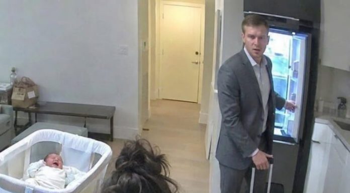 Vratio sam se kući potpuno neočekivano u novogodišnjoj noći, nestrpljiv da iznenadim svoju suprugu i prvi put uzmem u naručje našeg tek rođenog sina. Vratio sam se kući potpuno neočekivano u novogodišnjoj noći, nestrpljiv da iznenadim svoju suprugu i prvi put uzmem u naručje našeg tek rođenog sina. - featured image