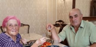 Trideset pet godina me muž prisiljavao da pijem s njim svake večeri. Nakon što je umro, odnijela sam bocu u laboratorij – i čim je liječnik vidio rezultate, odmah je zaključao vrata… Trideset pet godina me muž prisiljavao da pijem s njim svake večeri. Nakon što je umro, odnijela sam bocu u laboratorij – i čim je liječnik vidio rezultate, odmah je zaključao vrata… - featured image