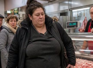 Svakog dana jedna starica kupovala je čak 60 kilograma govedine… A kada je policija otkrila zašto joj je potrebno toliko mesa, svi su ostali bez reči… Svakog dana jedna starica kupovala je čak 60 kilograma govedine… A kada je policija otkrila zašto joj je potrebno toliko mesa, svi su ostali bez reči… - featured image