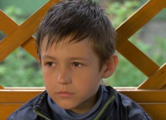 Čim se rodio majka ga je bacila u smeće: Uzeo ga je čovjek iz gradske čistoće, posle 12 godina je shvatio šta je uradio Čim se rodio majka ga je bacila u smeće: Uzeo ga je čovjek iz gradske čistoće, posle 12 godina je shvatio šta je uradio - featured image