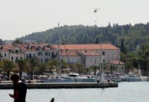 JEZIV SNIMAK SA JADRANSKE MAGISTRALE KRUŽI MREŽAMA! Ljudi se KRSTE zbog prizora,DAL JE NORMLNA OVA DJEVOJKA.. pitaju se GDE JE POLICIJA?! JEZIV SNIMAK SA JADRANSKE MAGISTRALE KRUŽI MREŽAMA! Ljudi se KRSTE zbog prizora,DAL JE NORMLNA OVA DJEVOJKA.. pitaju se GDE JE POLICIJA?! - featured image