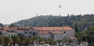 JEZIV SNIMAK SA JADRANSKE MAGISTRALE KRUŽI MREŽAMA! Ljudi se KRSTE zbog prizora,DAL JE NORMLNA OVA DJEVOJKA.. pitaju se GDE JE POLICIJA?! JEZIV SNIMAK SA JADRANSKE MAGISTRALE KRUŽI MREŽAMA! Ljudi se KRSTE zbog prizora,DAL JE NORMLNA OVA DJEVOJKA.. pitaju se GDE JE POLICIJA?! - featured image