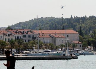JEZIV SNIMAK SA JADRANSKE MAGISTRALE KRUŽI MREŽAMA! Ljudi se KRSTE zbog prizora,DAL JE NORMLNA OVA DJEVOJKA.. pitaju se GDE JE POLICIJA?! JEZIV SNIMAK SA JADRANSKE MAGISTRALE KRUŽI MREŽAMA! Ljudi se KRSTE zbog prizora,DAL JE NORMLNA OVA DJEVOJKA.. pitaju se GDE JE POLICIJA?! - featured image