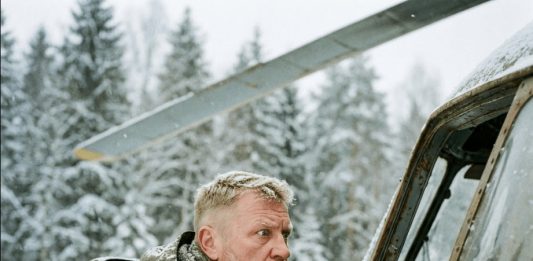 Među snjegovima šume Aleksej je naišao na helikopter koji je nestao prije nekoliko godina. Vireći u kabinu, ostao je bez riječi od onoga što je vidio…….. 😲😲😲 Među snjegovima šume Aleksej je naišao na helikopter koji je nestao prije nekoliko godina. Vireći u kabinu, ostao je bez riječi od onoga što je vidio…….. 😲😲😲 - featured image