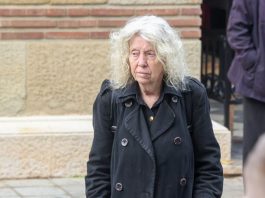 Komšije Eve Ras digle uzbunu: „Zabrinuti smo za nju, niko nije očekivao da će ovako izgledati njen život“ Prosi na ulici, ne brine o sebi više, uužas